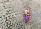 Women_in_India_climbing_Well_wall_P6boaz0i0l